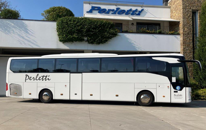 noleggio bus Mercedes Tourismo Bianco