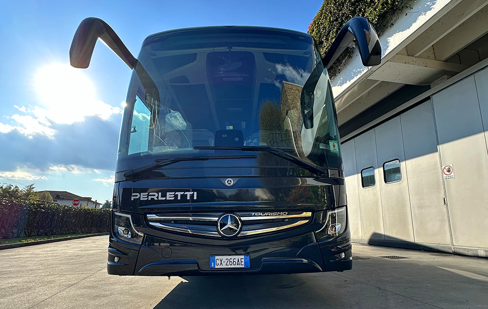 noleggio bus Perletti bus mercedes tourismo