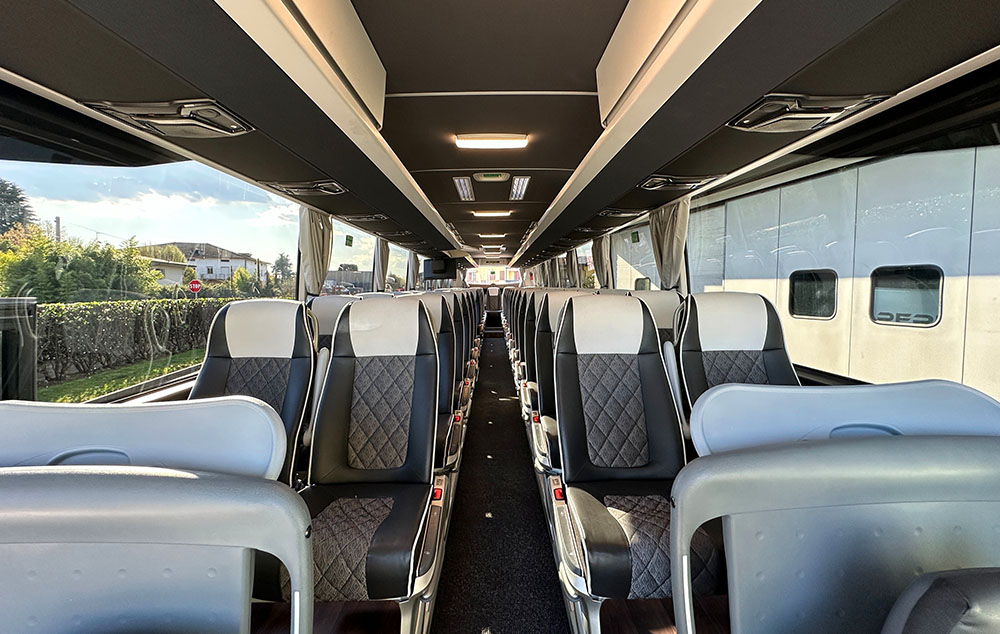 noleggio bus Perletti bus mercedes tourismo