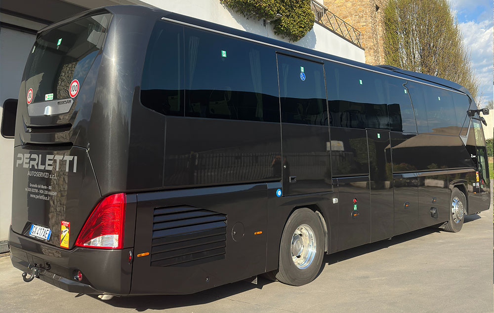 noleggio bus Perletti bus Neoplan Tourliner