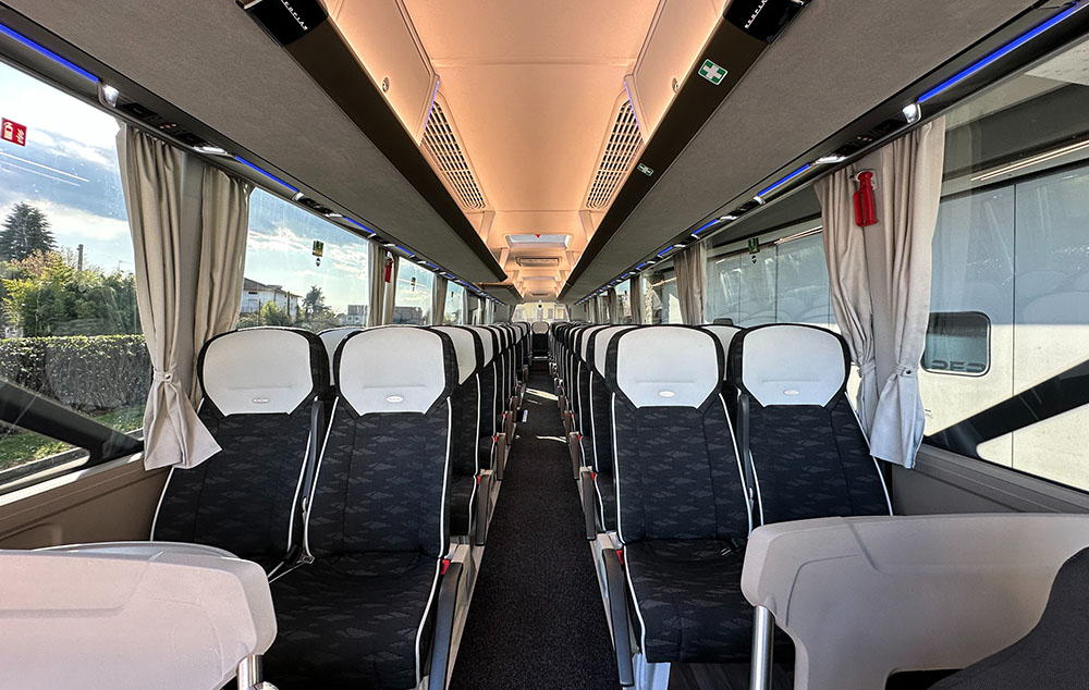 noleggio bus Perletti bus Neoplan Tourliner