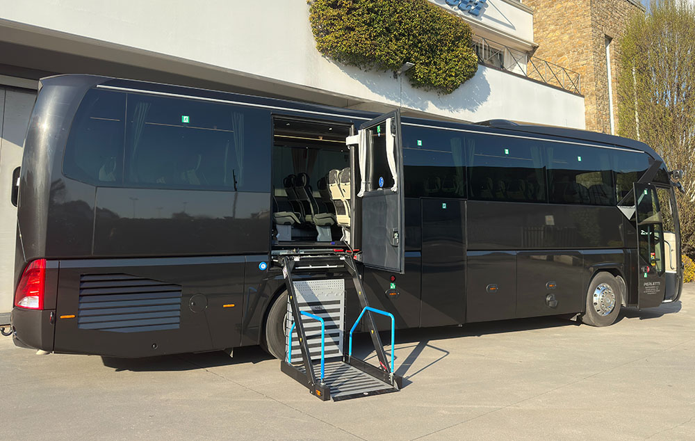 perletti-bus-neoplan-tourliner-2025-im7